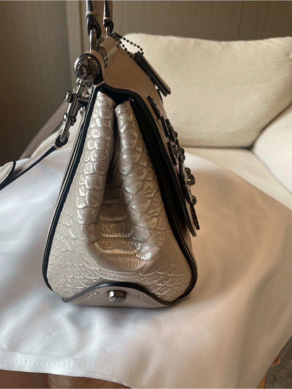 Coach Restored Drifter Tea Rose Beige Floral Appliqué Leather Bag snakeskin vers - Picture 8 of 15